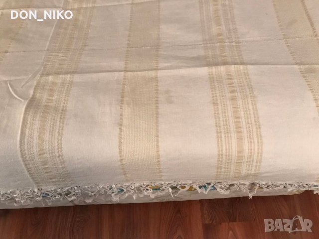 Кенарен Чаршаф с Ръчно изплетена дантела