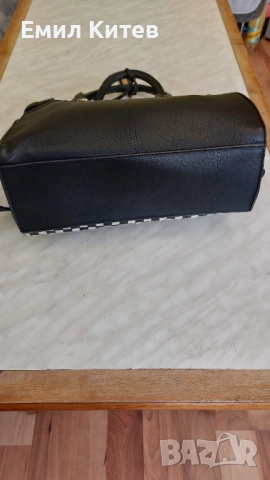 Кожена чанта , снимка 4 - Чанти - 53935009
