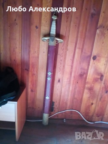 Старинен реставриран меч.