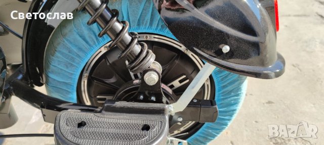 Електрически скутер бордо цвят 350 вата безчетков мотор, снимка 2 - Велосипеди - 31488632