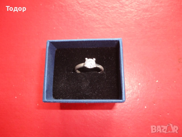 Луксозен сребърен пръстен с камък 