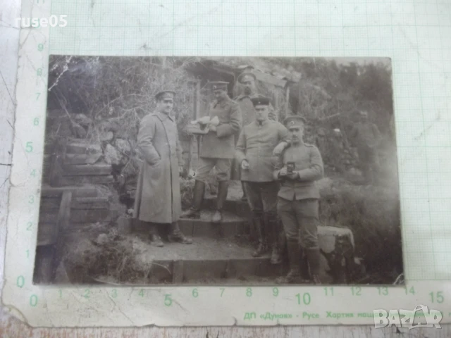 Снимка на петима военни стара