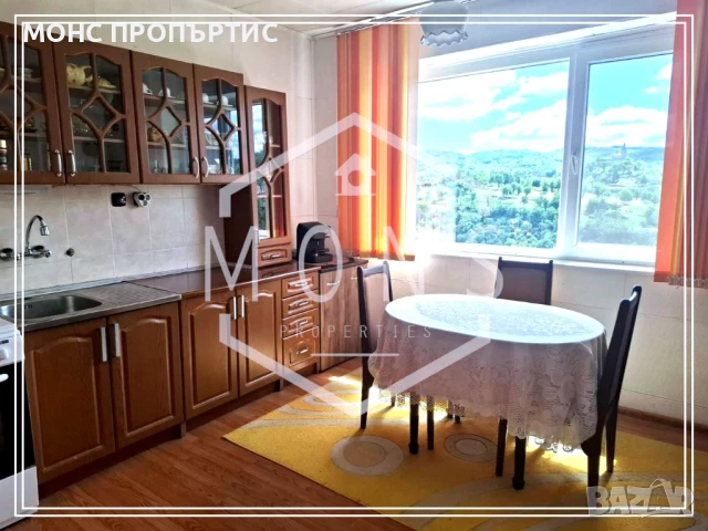 Двуетажна къща в Старата част на гр. Велико Търново, с панорамна гледка към крепостта Царевец