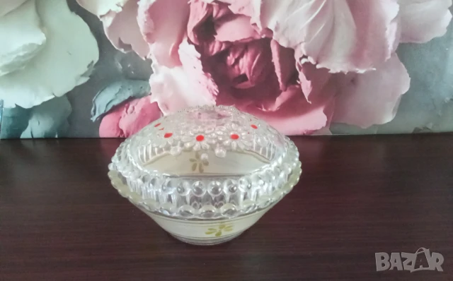 Старинна стъклена купичка с капак, снимка 2 - Антикварни и старинни предмети - 51326946