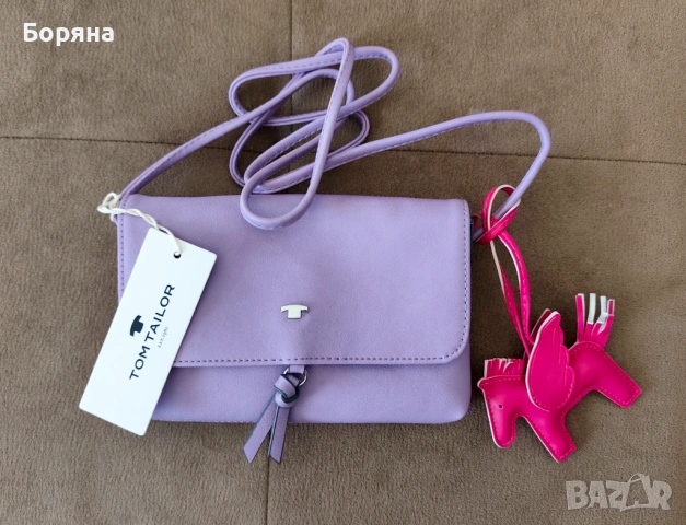 Tom Tailor нова малка лилава чанта с висулка кон, снимка 2 - Чанти - 49033967