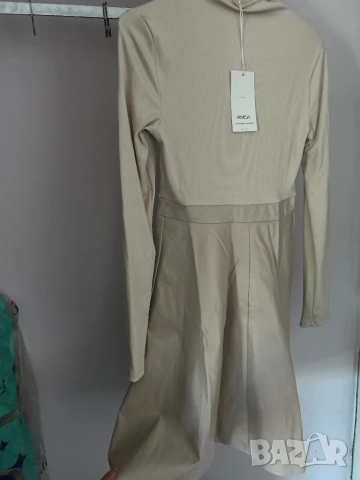 Дамска рокличка в бежово 