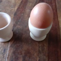 поставка за яйце дървена, комплект 2 броя внос от Холандия, чисто нов комплект, снимка 1 - Прибори за хранене, готвене и сервиране - 37686996