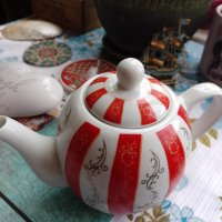 красив порцеланов чайник от Англия, снимка 5 - Аксесоари за кухня - 40343678