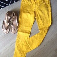 💙 Жълти дънки еластични 8-10 години 💙, снимка 1 - Детски панталони и дънки - 38874493