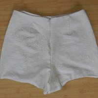 Кожена пола-панталон, снимка 2 - Къси панталони и бермуди - 37193865