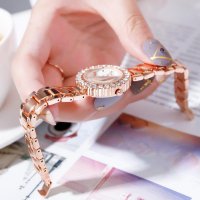 Дамски часовник с кристали + Подарък гривна., снимка 4 - Бижутерийни комплекти - 29480346