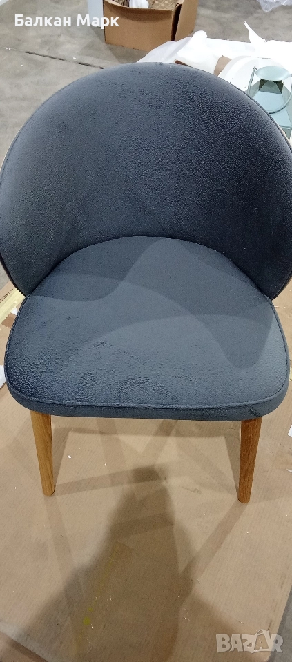 Стол Lambert – велур и дърво (дефектен, счупен крак), нов , снимка 1