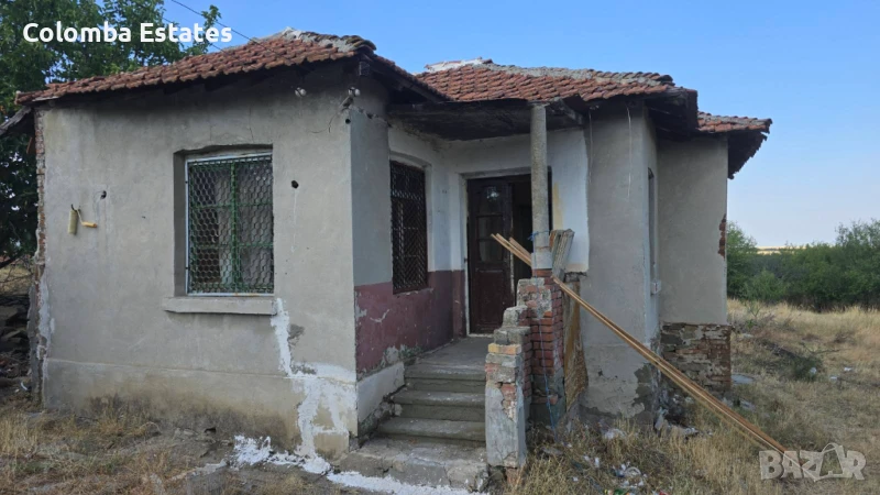 Къща с 1 дка двор в село Хаджиите, общ. Карнобат, снимка 1