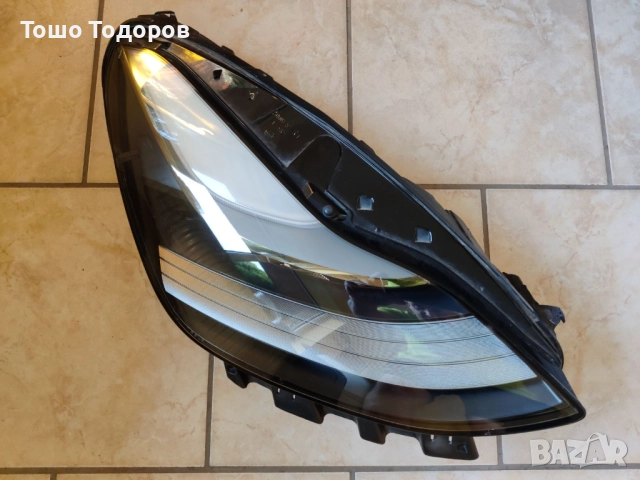 десен фар TESLA model 3