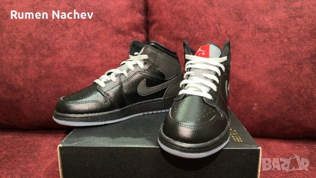 оригинални Jordan 1 Mid SE 37,5, снимка 2 - Маратонки - 53939247