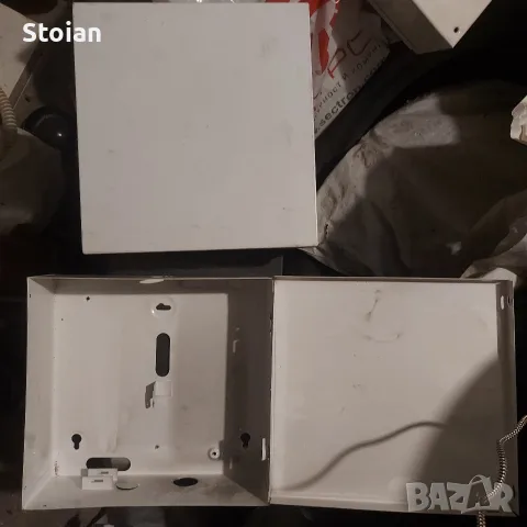 Продава метални кутий