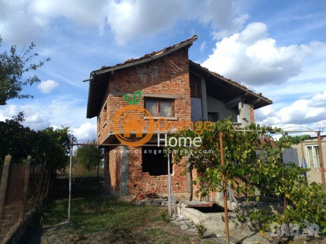 Масивна двуетажна тухлена къща 86 м2 с гараж, само на 4 км от Добрич, снимка 15 - Къщи - 30410568