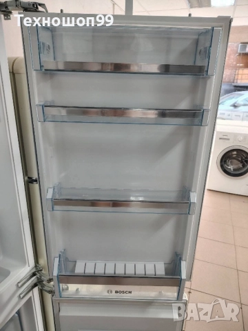Хладилник за вграждане Bosch, снимка 4 - Хладилници - 52546030