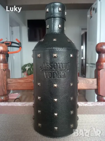 Интересно,красиво,колекционерско шише-2 бр.Обявената цена е за брой, снимка 12 - Антикварни и старинни предмети - 44984319