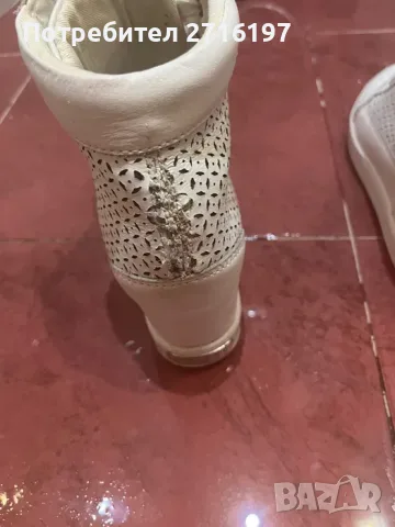 Дамски обувки на Guess, снимка 9 - Пантофи - 55047693