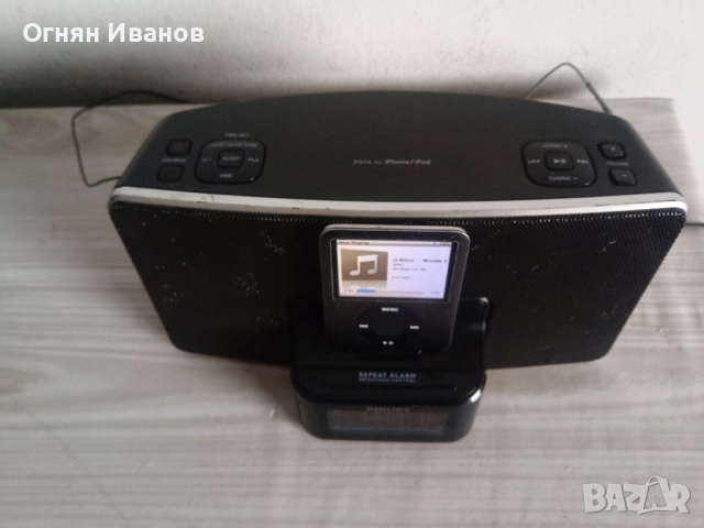 Радиочасовник с аларма Philips DC220 с Apple iPod, снимка 2 - Аудиосистеми - 52708641