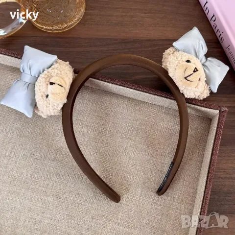 Диадема с плюшени мечета, вдъхновена от Petite Fleur, снимка 4 - Аксесоари за коса - 48765637