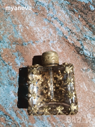 Vintage шише за парфюм, колекция от ​исторически и възпоменателни значки,​ военни отличия и символи , снимка 4 - Други - 51636152