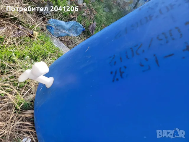 Бидони 250 литра немски за вино по 10€/бр. Бидони гръцки 80 литра от маслини по 5€/бр. 