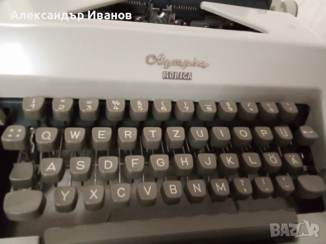 Германска пишеща машина OLYMPIA 1968 г., снимка 3 - Антикварни и старинни предмети - 52891025