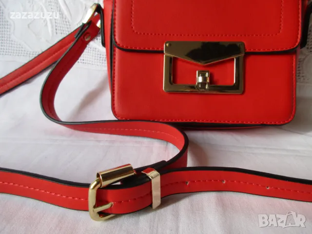 Малка дамска чанта през рамоцвят червен