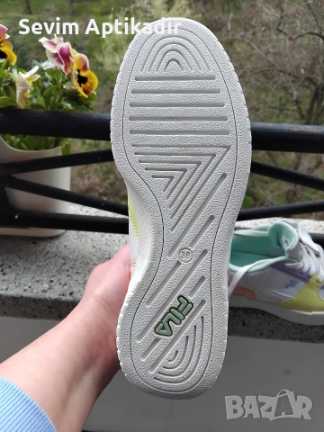 Оргинални дамски маратонки Fila , снимка 3 - Маратонки - 54078216