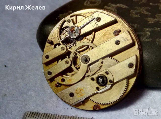 МЕХАНИЗЪМ от СТАР ШВЕЙЦАРСКИ ДЖОБЕН ЧАСОВНИК с ПОРЦЕЛАНОВ РИМСКИ ЦИФЕРБЛАТ За КОЛЕКЦИЯ ЧАСТИ 49652, снимка 2 - Антикварни и старинни предмети - 48635276