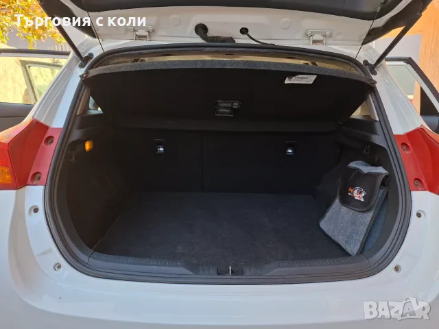 Toyota Auris 1.33 vvti, снимка 6 - Автомобили и джипове - 56509824