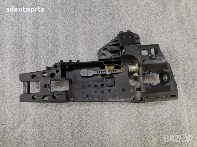 Оригинал Предна Дясна Основа за Дръжка Audi A6 A7 A8 4H0837886