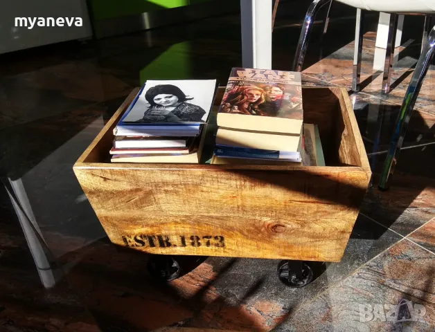 Vintage  шкаф от дъб с ръчно ковани колела , за играчки , вино , декорация . , снимка 9 - Декорация за дома - 48105691