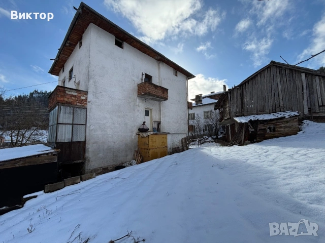 Продава се масивна къща с двор и гаражи – с. Смилян гр. Смолян, снимка 9 - Къщи - 53208774