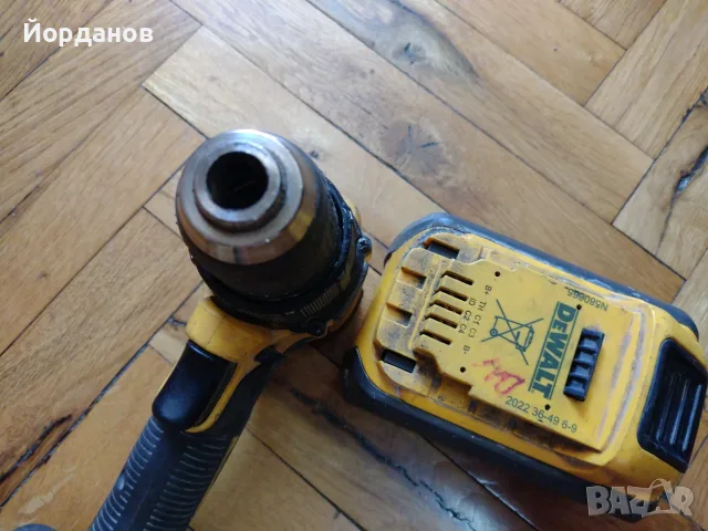 DeWALT DCD708 Brushless за ремонт или части!, снимка 3 - Винтоверти - 56004524