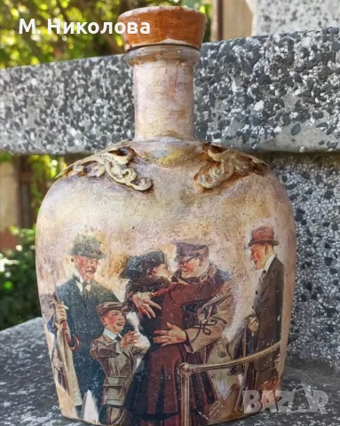 Винтидж ръчно декорирана празна бутилка