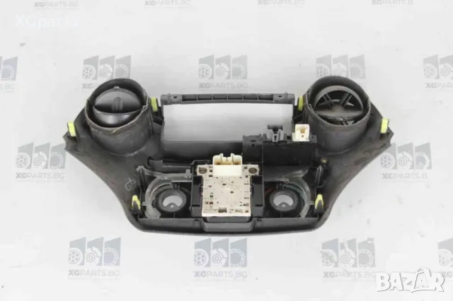 Централна конзола с духалки за Toyota Yaris I (1999-2005), снимка 2 - Части - 48021870