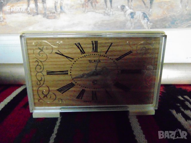 Колекционерски настолен електромеханичен часовник СЛАВА, снимка 1 - Колекции - 31451272