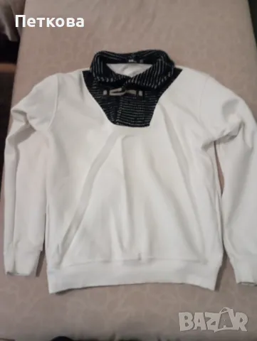 Нов ватиран суичър с ефектна яка и закопчаване 