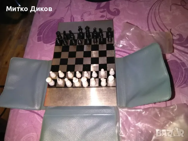 Магнитен шах от соца рядък сгъваем в кожено калъвче от соца 115х90мм нов, снимка 2 - Шах и табла - 50113550