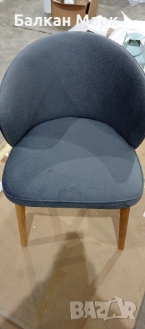 Стол Lambert – велур и дърво (дефектен, счупен крак), нов 