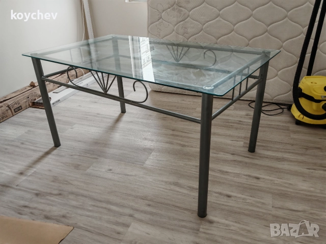 Стъклена маса 150х90 см (за до 4-6 души)