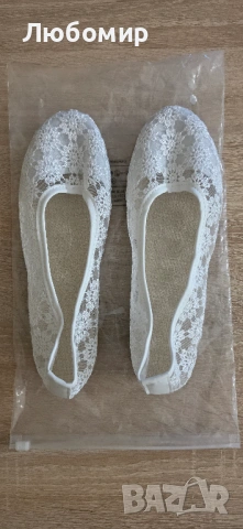 Дамски пантофки - бели