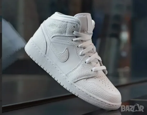 Air Jordan 1 Mid – Triple White  номер 36-36,5 оригинални маратонки , снимка 8 - Маратонки - 48870526