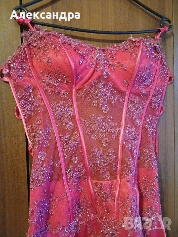 Розова абитуриентска рокля с корсет и кристали, прозрачни кости, дълбоко деколте и висока цепка, снимка 2 - Рокли - 53889639