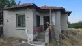 Къща с 1 дка двор в село Хаджиите, общ. Карнобат, снимка 1
