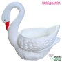 Декоративна саксия във форма на лебед в бял цвят, снимка 1 - Саксии и кашпи - 40677606