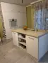 Кухня с остров и уреди , снимка 4